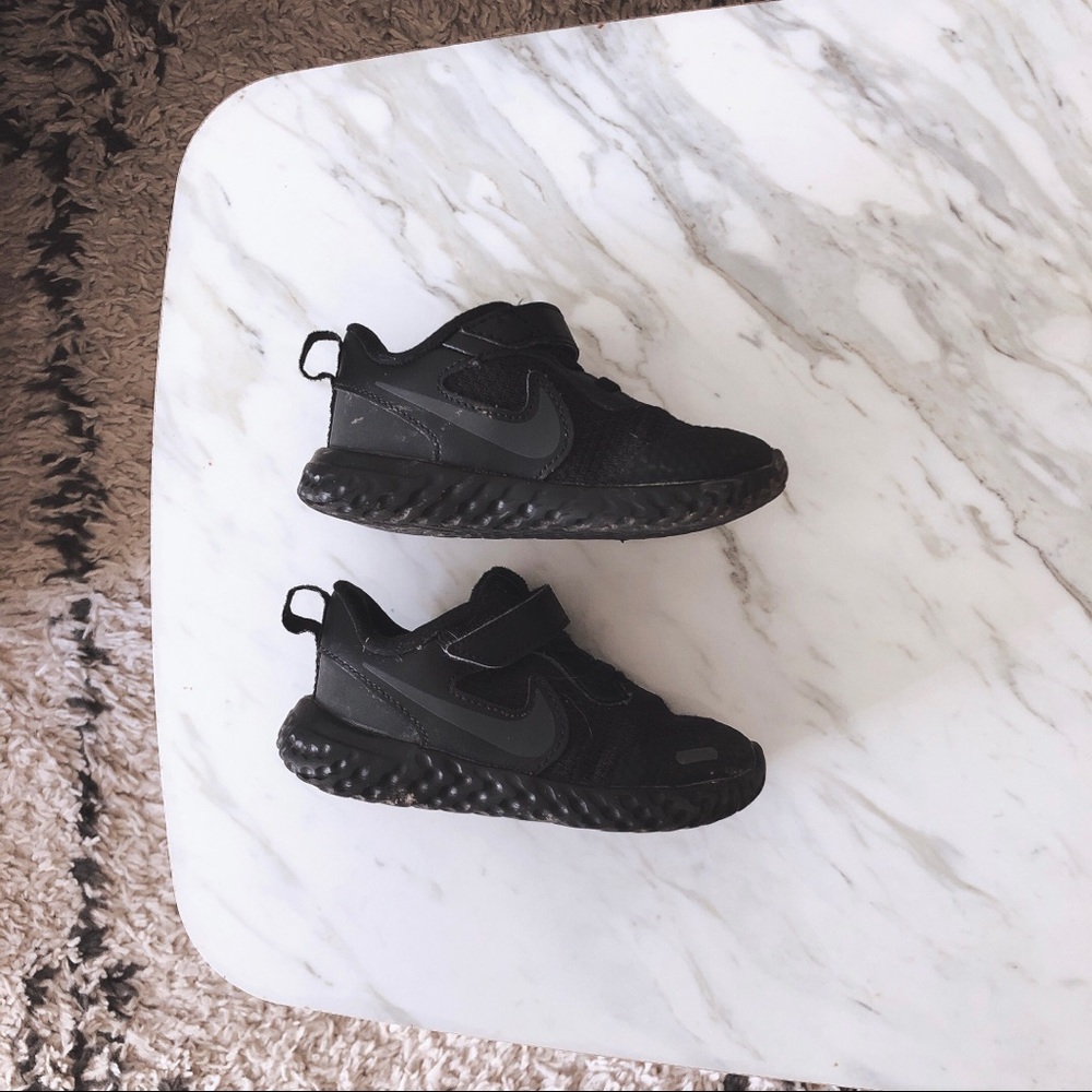 Toddler Nikes size 7